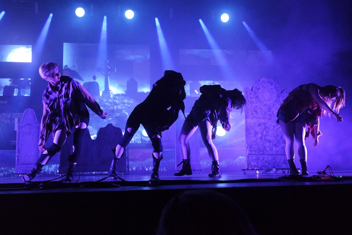 StirlingMelody's tweet photo. Squad goals xD @AddieByers @Dance10Amy @_AshGonzales_ @Dance10Malece #sqaud #dancingzombies #zombie #MusicBoxTour http://t.co/Na1Ed44hnV