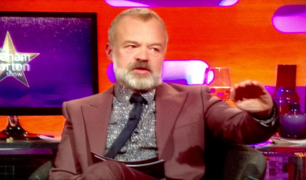 estelmoisson's tweet photo. The @grahnort couch does bring out the best in people @schwarzenegger @emilia_clarke @Caradelevingne #JakeGyllenhaal http://t.co/tqdBABVif5