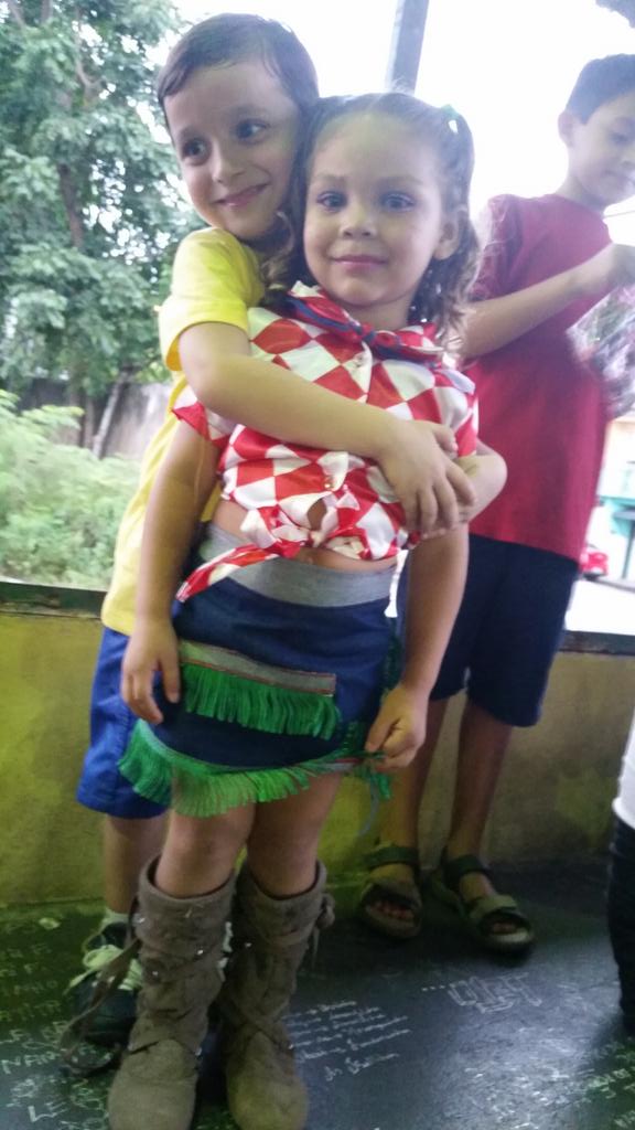 yendisoncao's tweet photo. O principe com namoradinha! http://t.co/3iq2xbTibJ