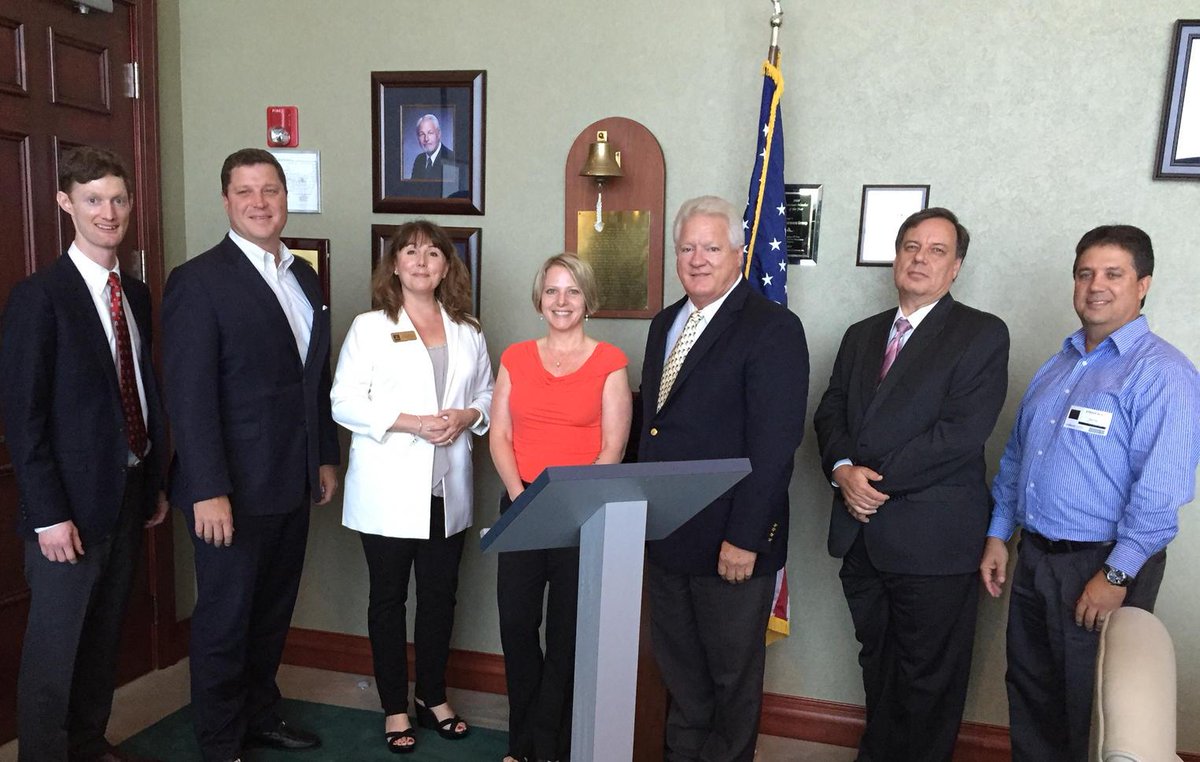 yogarobee's tweet photo. Excellent panel discussion on TNC &amp; autonomous vehicles w/Senator Brandes and friends! @FLCPCU #CPCU http://t.co/iTDCFSbRRa