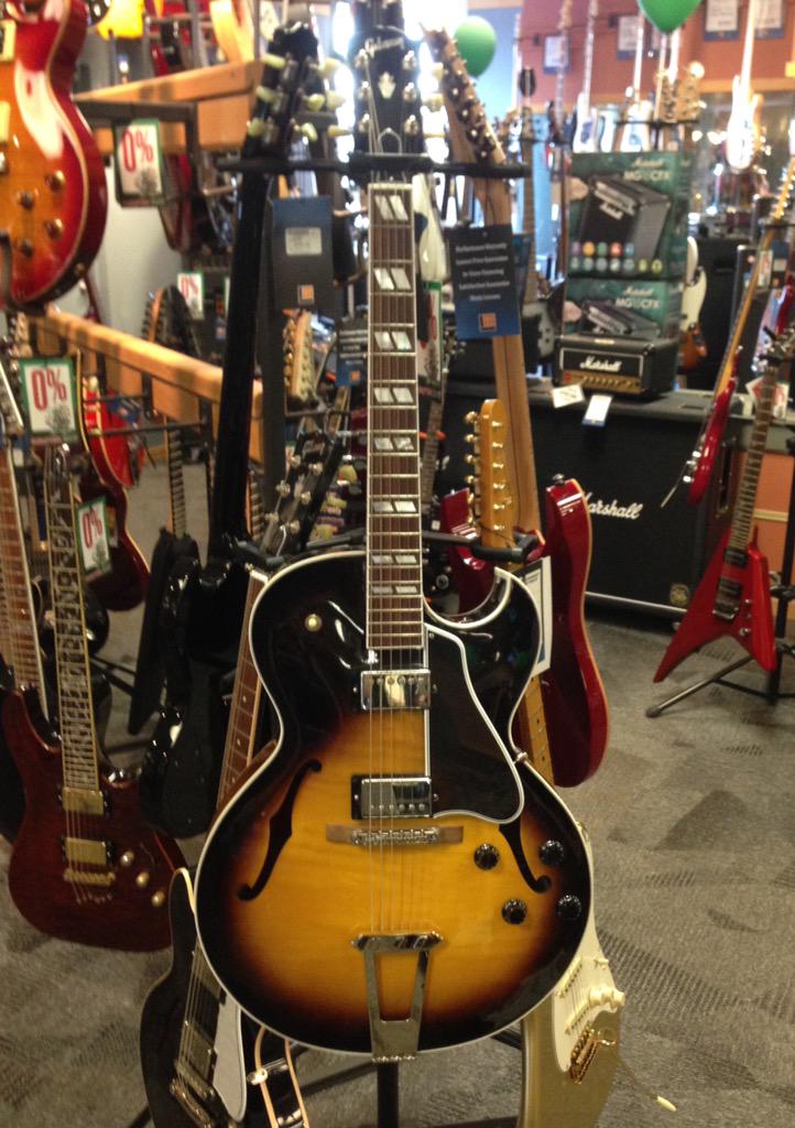 DanKeding's tweet image. Played this amazing Gibson @LongMcQuade