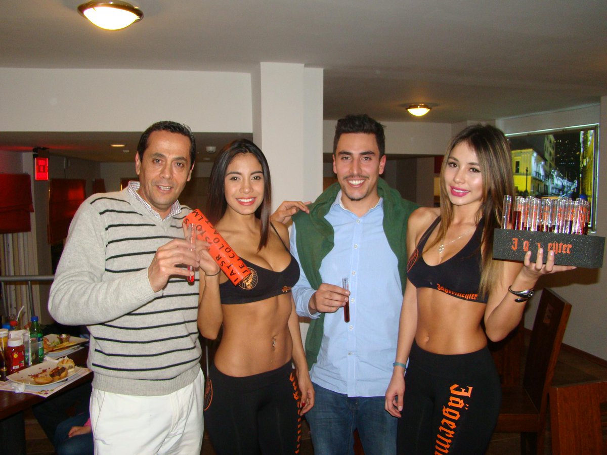 QuitoBurger's tweet photo. Promoción y degustación @JagermeisterEc http://t.co/KMFkuiEddZ