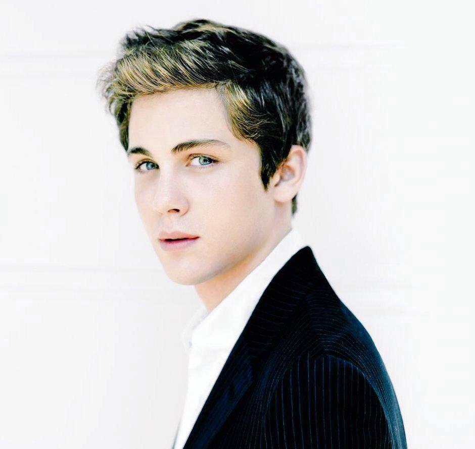 AllyCD9's tweet photo. #mcm bc daddy asf 👅 @LoganLerman http://t.co/tvevlj17oL