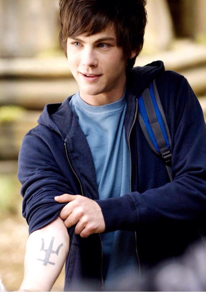 AllyCD9's tweet photo. #mcm bc daddy asf 👅 @LoganLerman http://t.co/tvevlj17oL