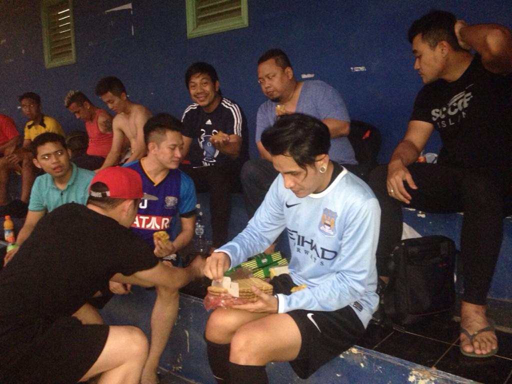 Laper banget kayaknye pak? <a href="/vickykciv/">⚡</a>     <a href="/rendrasoedjono/">rensu</a> <a href="/ijoelbola/">jul khaerudin</a>