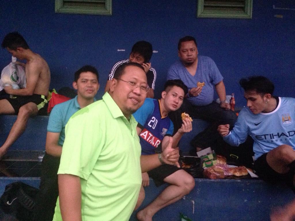 Duo manager BJ&amp;Muly Munial hadir brg direktur bagian spiritual Ophan Lamara membuat suasana latian &amp;buka puasa seru