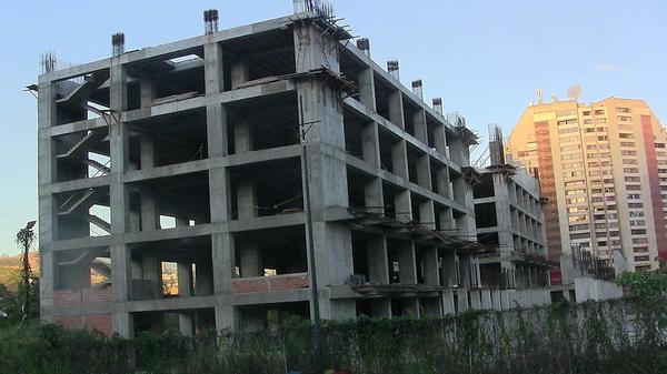 RoseRagt's tweet photo. Hospital Cardiológico Montalban estaría Listo 2013 Invirtieron 143.000.000 Millones, obra inconclusa #VzlaSaqueada http://t.co/jpX2GB0DJR