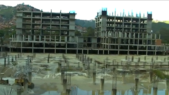 RoseRagt's tweet photo. Hospital Cardiológico Montalban estaría Listo 2013 Invirtieron 143.000.000 Millones, obra inconclusa #VzlaSaqueada http://t.co/jpX2GB0DJR