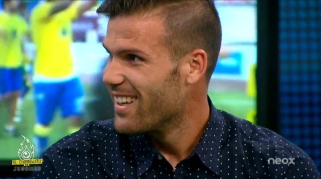 elchiringuitotv's tweet photo. .@Alfredo_Ortuno, jugador de Las Palmas,contó en #ElChiringuitoDeNeox cómo vivieron el ASCENSO http://t.co/JuSkYzfHZB http://t.co/klpbmFrANy