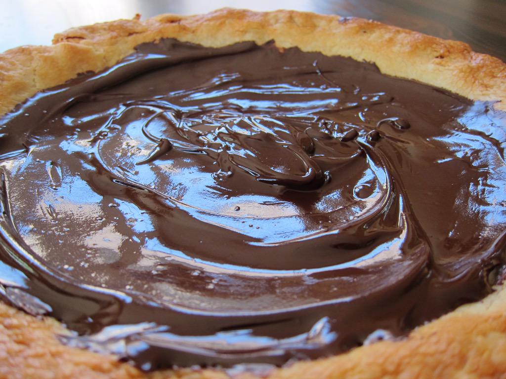 RecipePie's tweet image. Chocolate pie anyone ? #pie #chocolate