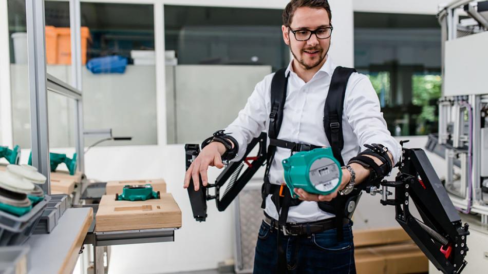 mashable's tweet image. Robots could one day give factory workers super strength on.mash.to/1BybAZd