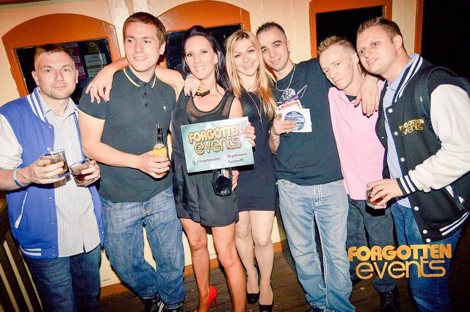DjThumbzil's tweet photo. @ForgottenPR Team Picture👌 what another Epic night👏😍 #ForgottenEvents @LadyvixVikki @DjTitch74 http://t.co/qRiLUuoRj0