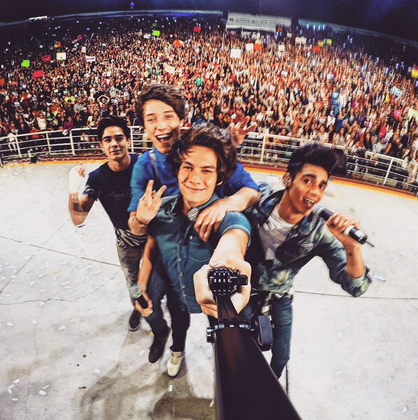 Fanta_Esp's tweet photo. ¿Qué dice @soyfreddyleyva que le gusta? #FelizMartes @somosCD9 @CD9OficialClub @NoviasdeCD9 😜 http://t.co/63tRF8jNCV http://t.co/wFmv2B4xcr