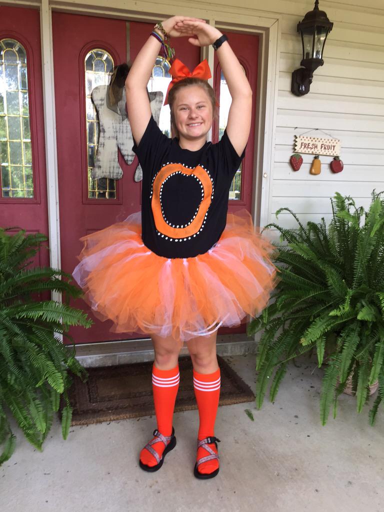 mcadams_riley's tweet photo. so excited for super summer tomorrow!!!🍊 #orangeschool @BestSSARSchool http://t.co/W19kDXoXfb