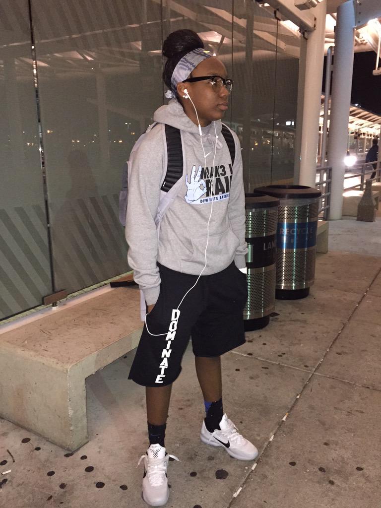carmelloliver's tweet photo. Just landed in Cali reppin' @dfwelite @FullThrottleT2D all the way! http://t.co/cR48F2wb69