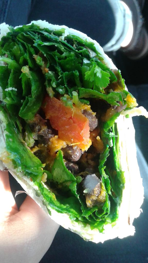 RozMcNeill's tweet photo. Nothing better then a vegan mexican wrap to warm me up on such a cold day. #vegelife #healthyfood http://t.co/laRbcuEcRK