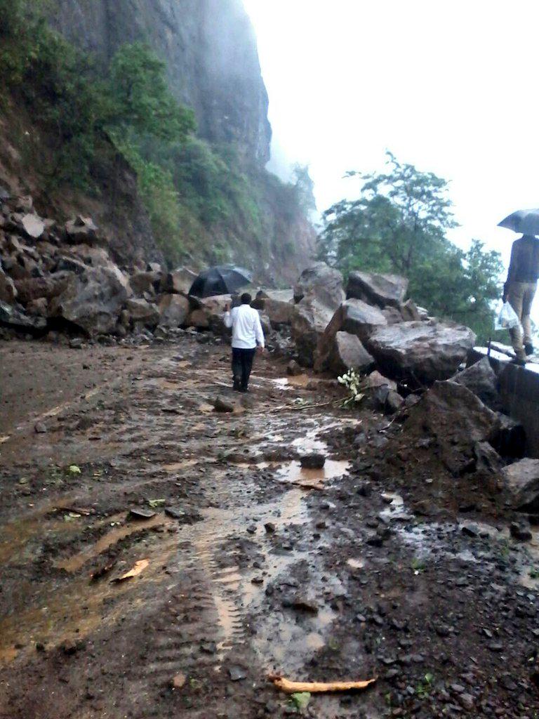 Big landslide at Malshej Ghat in Thane district closed a section of NH222 for traffic since last night. <a href="/HTMumbai/">HTMumbai</a>