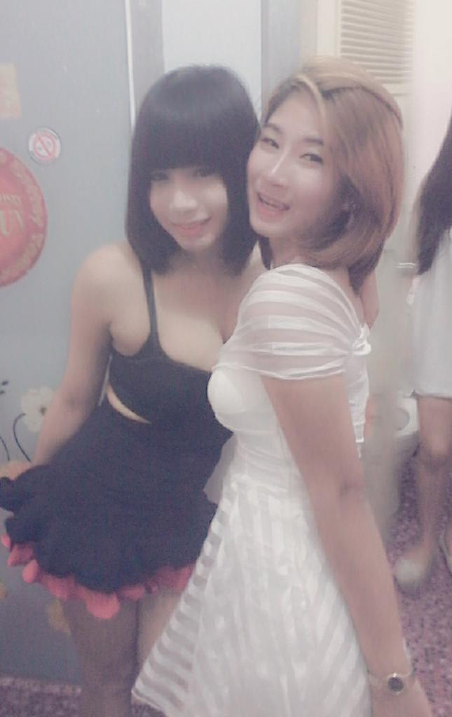 Nootizaa's tweet photo. ที่สหายพันตาเมื่อคืน มัวแต่แรด..!!! จนลืมลง😁😁 http://t.co/NoIz08dANk