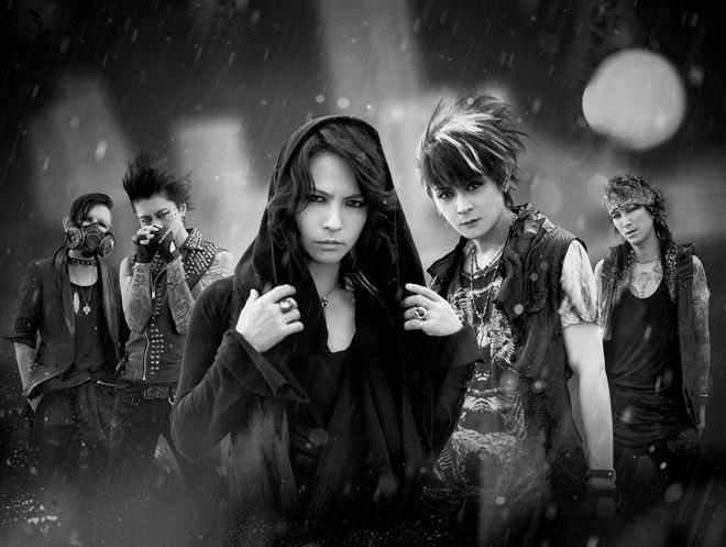 ryan_michiroses's tweet image. 【明日のリリース情報】VAMPS★「VAMPS LIVE 2014-2015」★【通常盤A】Blu-ray+ブックレット+ステッカー/￥5,940-★ vampsxxx.com #visualTV http://t.co/8MnokC5ZiE"