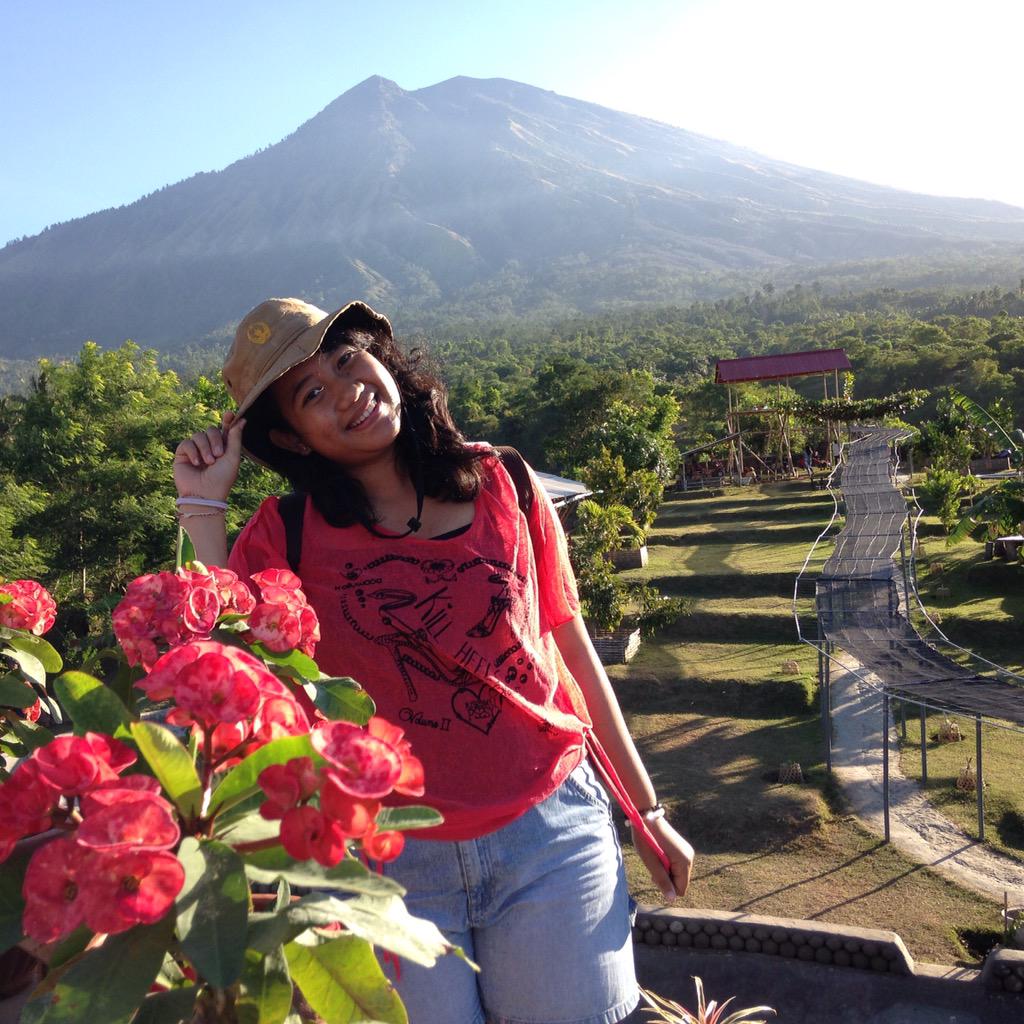 intanputrinatha's tweet photo. Rumah Pohon http://t.co/ncdlsw3wSK