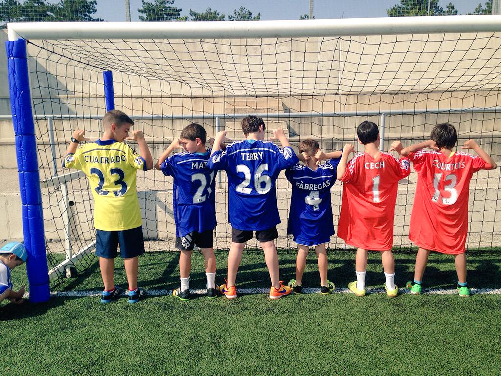 CesarAzpi's tweet photo. Mis compañeros de equipo están en el campus 😂 My @ChelseaFC team mates are here at my football camp #sorteo #raffle http://t.co/jNYGl3pDuP