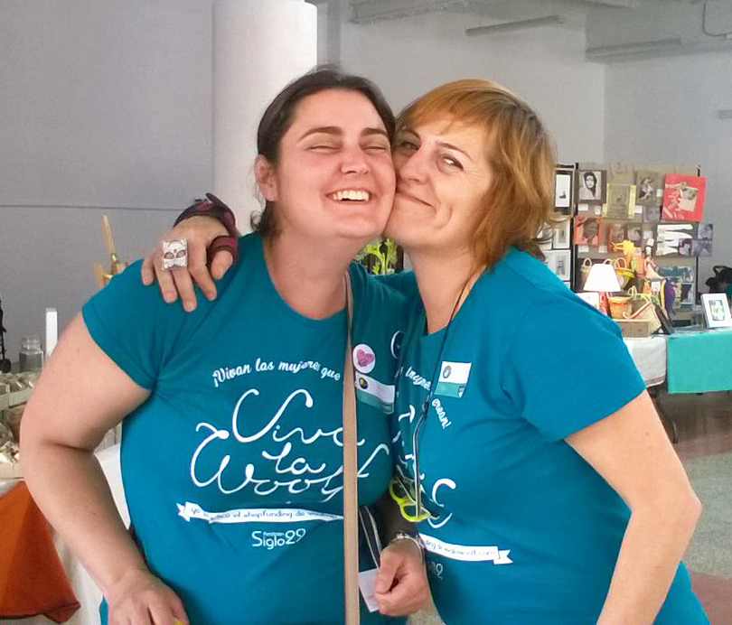 VivaLaWoolf's tweet photo. ¿Quieres nuestra camiseta "Vivan las @Mujeresquecrean"? Aquí la tienes: http://t.co/99XnRwtsKa #Shopfunding #QueVivan http://t.co/1MwVgUZyhU