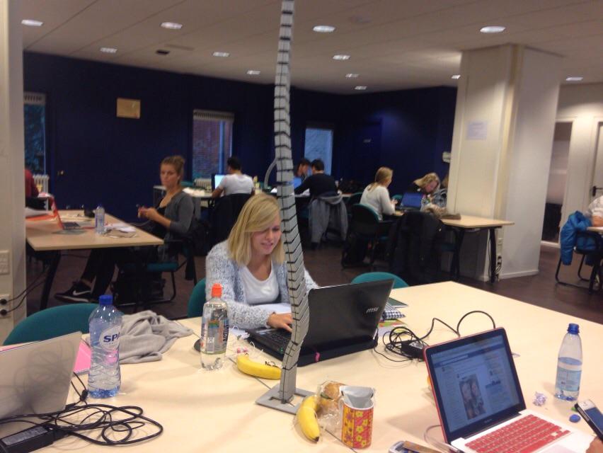 In studieruimte 'De Bul' wordt hard gewerkt voor de laatste tentamens van dit jaar. We wensen iedereen veel succes!