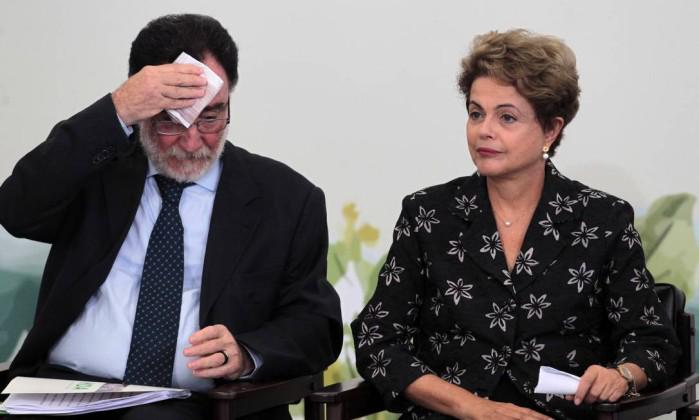 MauroVS's tweet image. #vigarice
Críticas de #Lula, incomodam #Dilma, que vai mentir com boas notícias. glo.bo/1Gly6ky  @JornalOGlobo