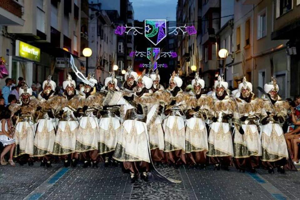 FTaifes's tweet photo. Els nostres joves guerrers, Esquadra Taifa de Muntassir, cap d'esquadra @ToniAlemany #Capitania14 #Taifes http://t.co/xN139w4LIp