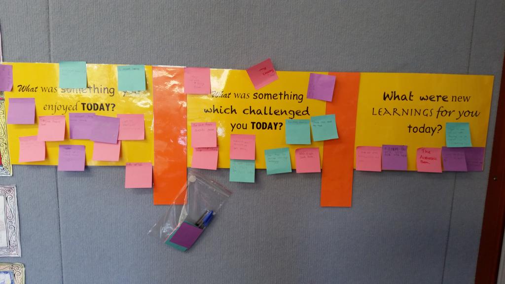 Harms_01's tweet photo. One sticky note, one question, each day. The reflections of our students = great feedback for teachers. http://t.co/qY5iHF3Sei