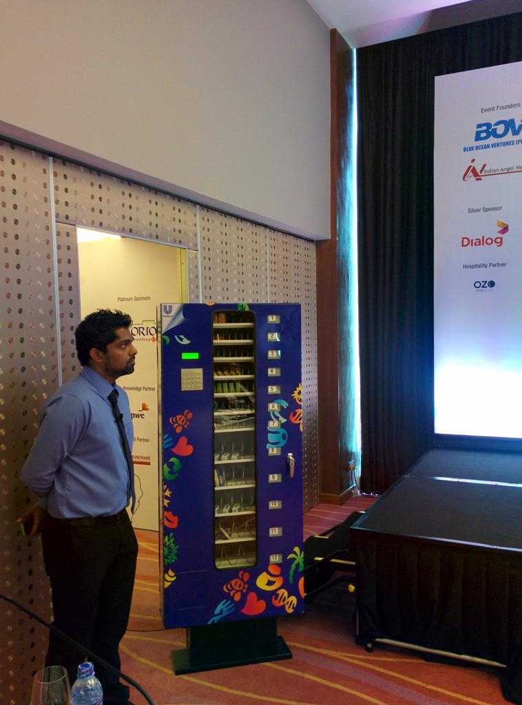 RajanAnandan's tweet photo. Pay for your stuff in vending machines with your mobile # @venturengine will be great to have in India @airtel http://t.co/humsOdQoMv