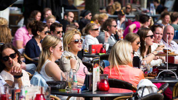 Nog een paar dagen geduld. Volgens weerman <a href="/WilliamHuizinga/">William Huizinga</a> komt het zomerse weer er aan. rtlnieuws.nl/nieuws/binnenl…