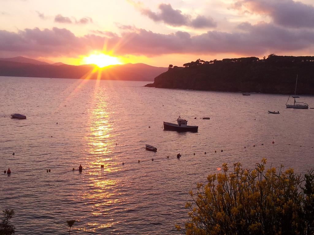 WaldemaraL's tweet photo. Tramonto a Capoliveri - isola d'Elba. #tramonti #favola #MARE2015 http://t.co/qGOsOP3ZFM