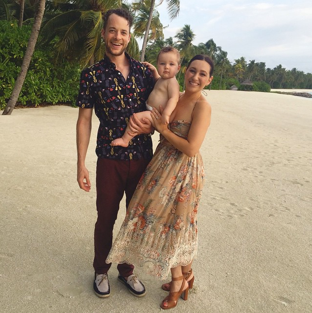 WHOmagazine's tweet image. We can't get enough of these super cute pics of #HamishBlake's family holiday to the Maldives!