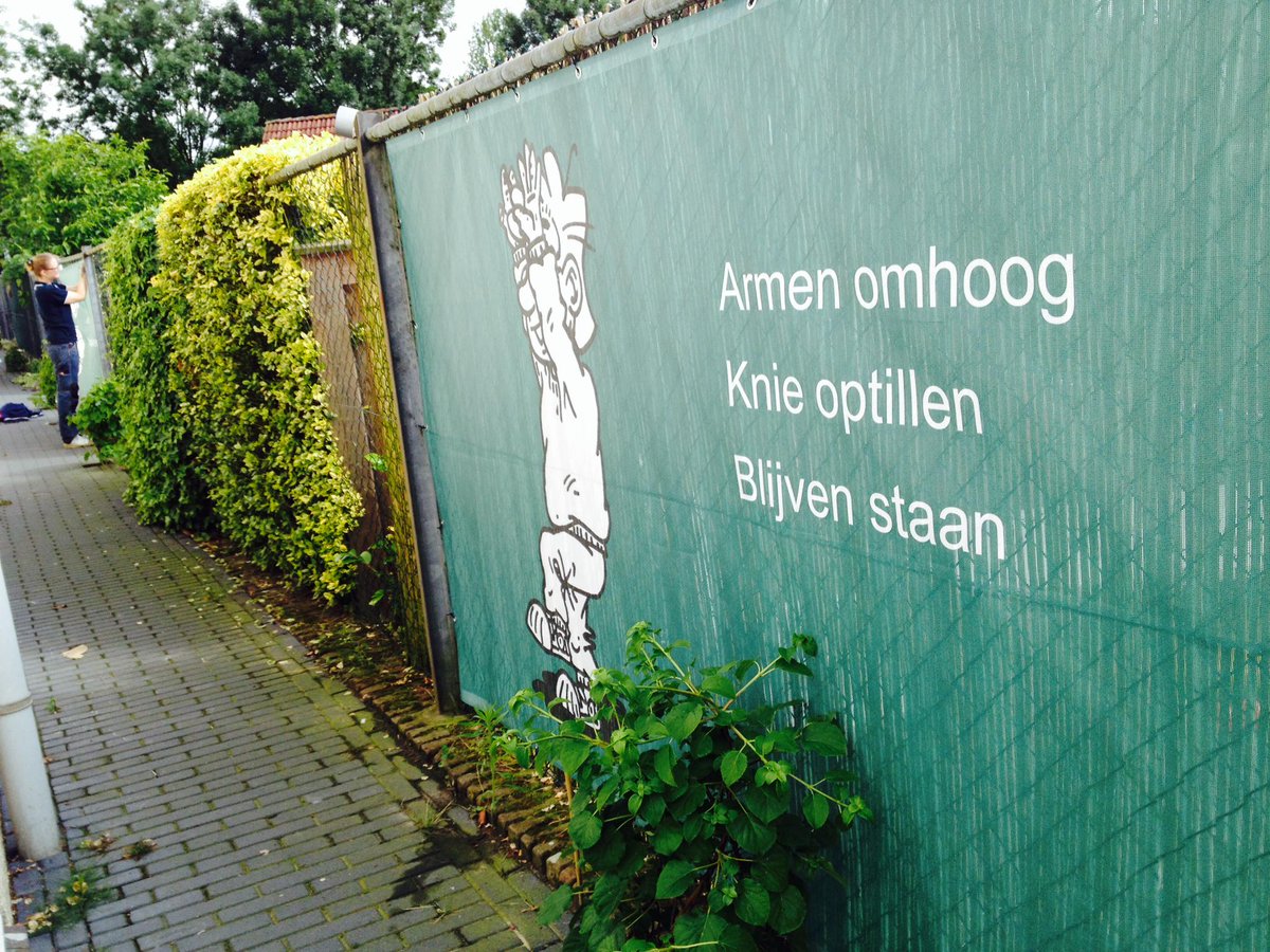 hannyterdoest's tweet image. aan #jazet almelo kun je iets overlaten hoor! Doeken hangen er strak in de #beleeftuin @deKlupTwente