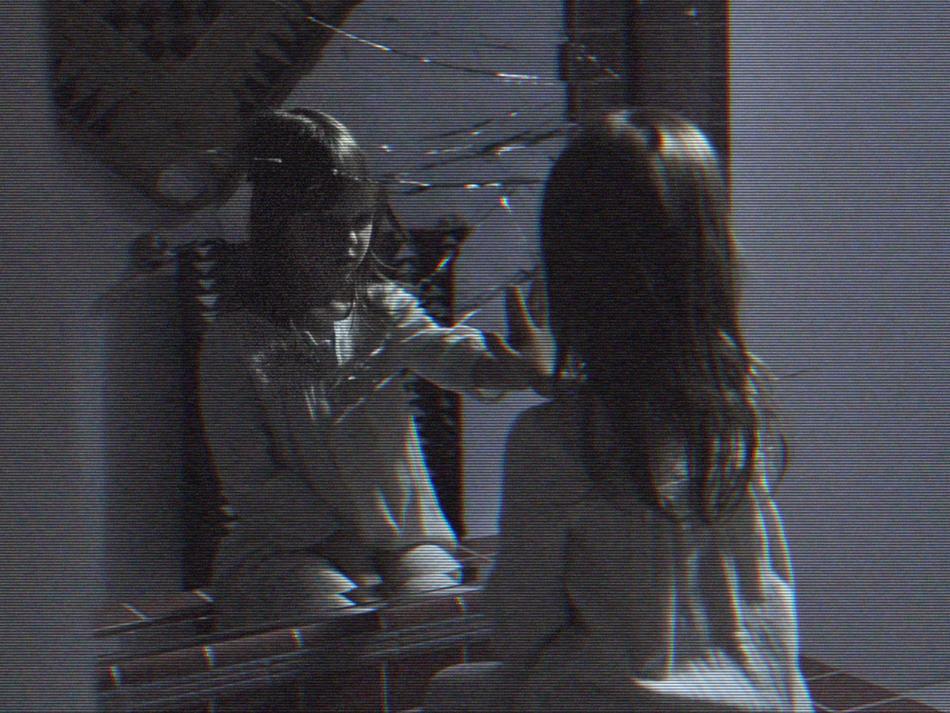 파라노말 액티비티 시리즈의 모든 의문과 떡밥을 풀어줄 시리즈의 마지막 파트, 파라노말 액티비티: 고스트 디멘션의 스틸컷 네 장이 공개되었습니...
