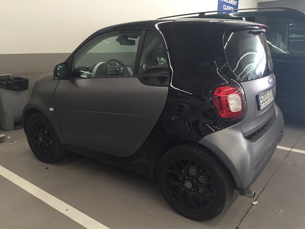 SMARTVALLES's tweet photo. Ultima unidad kM0 fortwo http://t.co/2mOC24MKH9