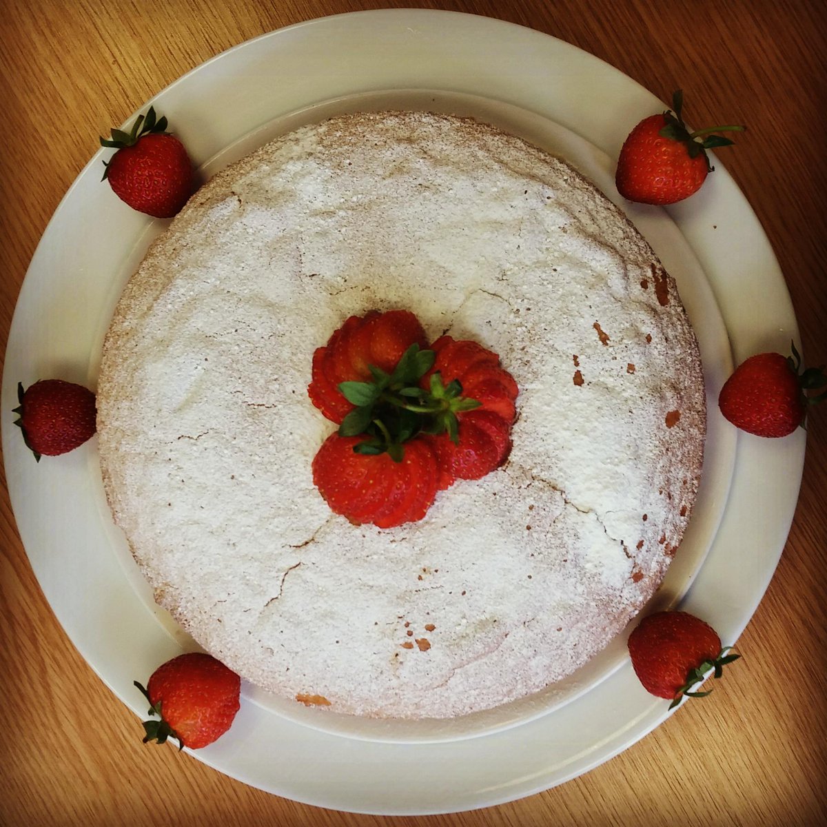 BCCare_UpNorth's tweet image. Who can resist a homemade Victoria Cake - can you out sponge this? ow.ly/OFtho