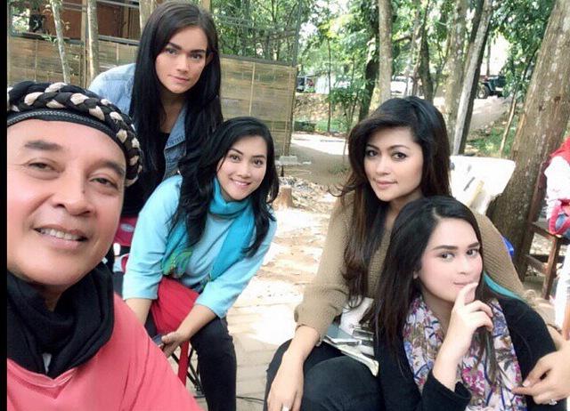 "Para pemain #7manusiaharimau kak <a href="/cutmeyriska265/">CUT RATU MEYRISKA</a> teh <a href="/RatuDewiImasy/">Ratu Dewi Imasy</a> om <a href="/SigitHardadi/">Sigit Hardadi</a> dll  "