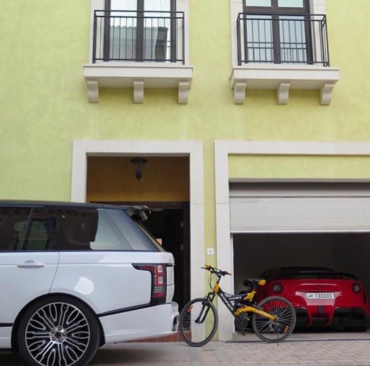 _OnlyCars's tweet image. The London garage ⚫️⚪️🔴
The essentials 💯