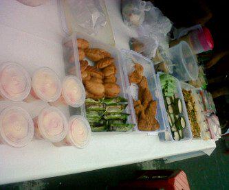 Ini buktinya, pada enak kan? Ayo buruan dtg ke stand bkiers buat jajanan berbuka puasa. Semoga berkah puasanya ☺