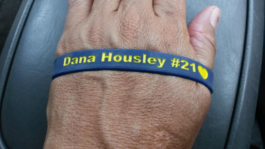 CalThunder's tweet photo. Our Perfect Angel @DanaHousley. Never forgotten. ♡♡♡ you so much! #21 #iplayforDana #danasmiracle #PrayForDana http://t.co/a3xjBj6Sd3