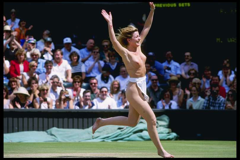 I've just seen odds of 8/1 quoted for there to be a streaker at #Wimbledon2015 

Who fancies earning themselves £50??