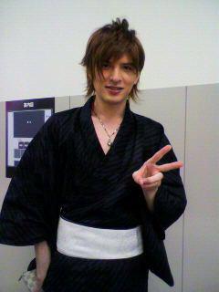 みさ 長身の人の甚平とか浴衣とかほんまええよな 2枚目のとか 初めて見たとき ぶっ飛んだもん なんか線が細くて上品 艶やかって言葉がよく似合う Http T Co Krsketo4bi Twitter