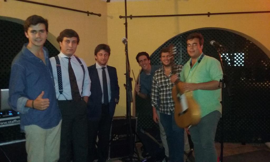 Anoche trabajando en Pineda con <a href="/JuanRojasDJ/">Juan Rojas DJ</a> en sonido y <a href="/rafaaguilarM/">rafa aguilar martin</a> a la percusión!!