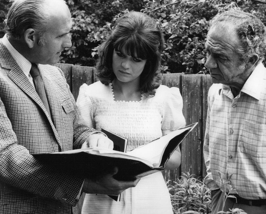 Here\s wishing the lovely Sally Geeson a very happy birthday today. 