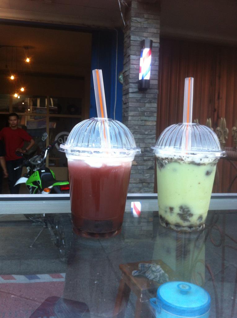 Takjil segar untuk buka puasa warga tanjungsari, matcha &amp; red velvet bubble oreo murah cuma 6 ribuan