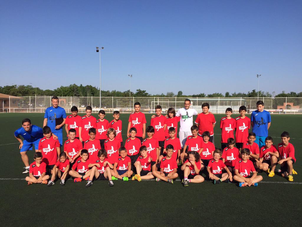 CampusNachoMar's tweet photo. Segundo día de Campus! Esto es un no parar! Hoy toca mejorar regates y ejercicios ataque/defensa💪🏼⚽️ !Vamos chicos! http://t.co/iW4rft6vf4
