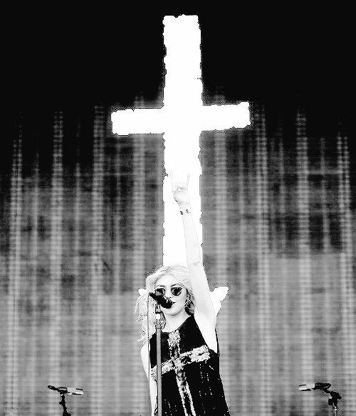 AndreeaLuv's tweet photo. @taylormomsen  we fuckin' want you in Romania 😍😱
@TPROfficial you're awesome ❤
#ThePrettyReckless #WeWantTPRInRomania http://t.co/pGdtNIFeb5