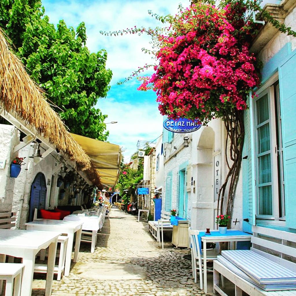 Alaçatı'dan herkese selam! Fixtable, sizin için İzmir ve Alaçatı sokaklarını keşfe çıktı! Bizi takipte kalın😎